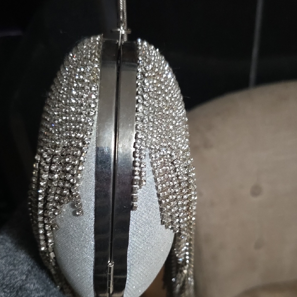 Silver Heart-Shaped Rhinestone Handbag - Picture 4 of 10